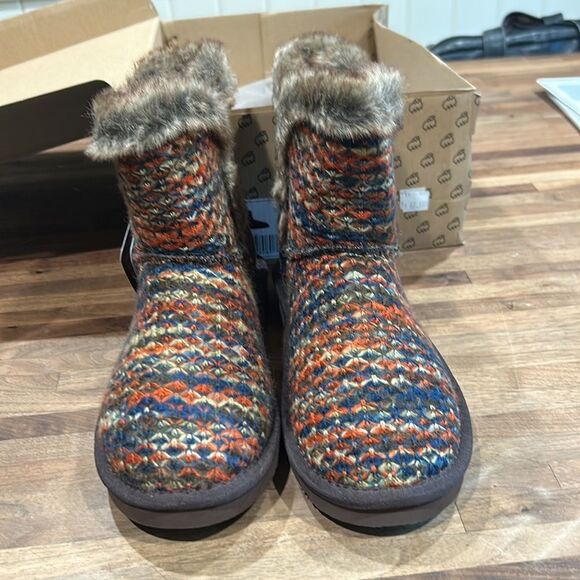 Lamo Knit Boots NIB, Rare so cute size 6 warm cozy boots ! - Picture 6 of 9